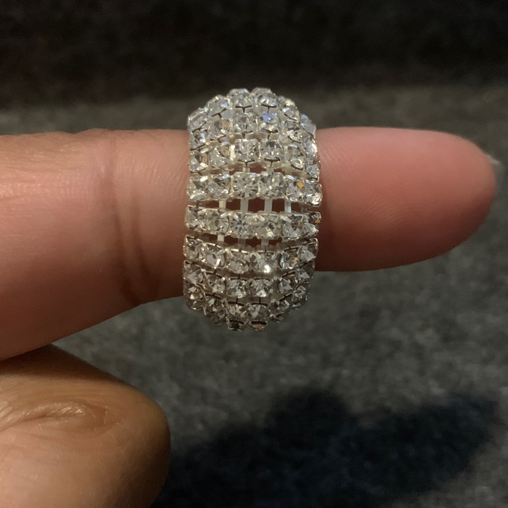 Adjustable Sparkly Ring 💍